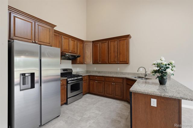49329 Village Pointe Drive, Shelby Charter Township, MI 48315