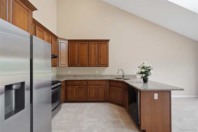 49329 Village Pointe Drive, Shelby Charter Township, MI 48315