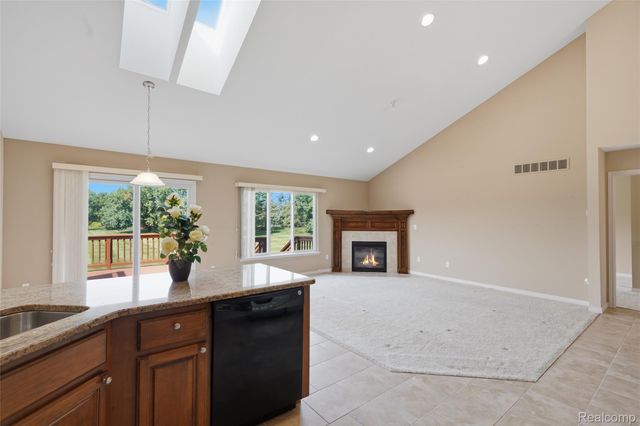 49329 Village Pointe Drive, Shelby Charter Township, MI 48315