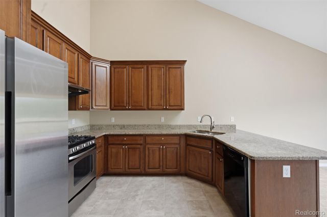 49329 Village Pointe Drive, Shelby Charter Township, MI 48315