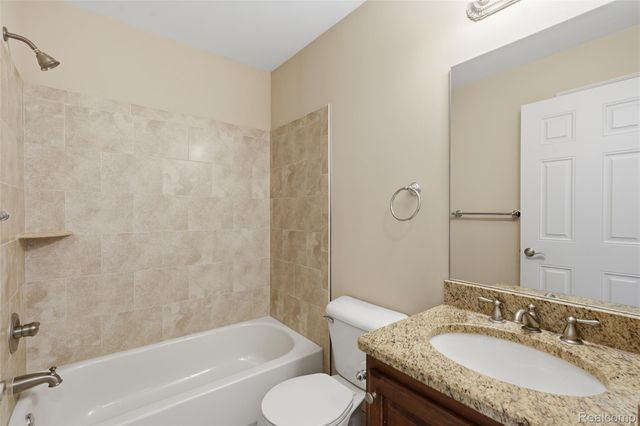 49329 Village Pointe Drive, Shelby Charter Township, MI 48315