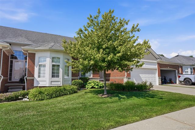 49329 Village Pointe Drive, Shelby Charter Township, MI 48315