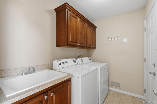 49329 Village Pointe Drive, Shelby Charter Township, MI 48315
