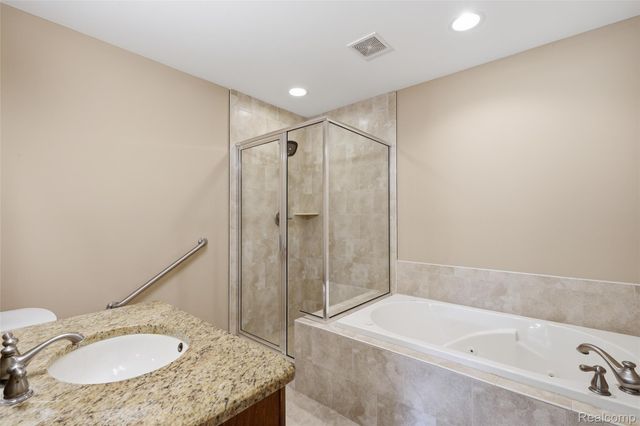 49329 Village Pointe Drive, Shelby Charter Township, MI 48315