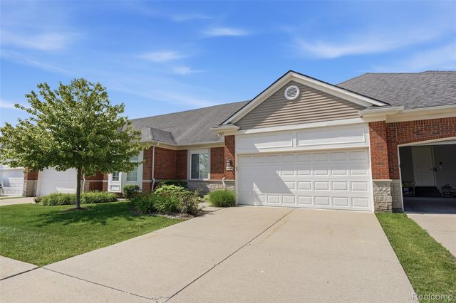 49329 Village Pointe Drive, Shelby Charter Township, MI 48315