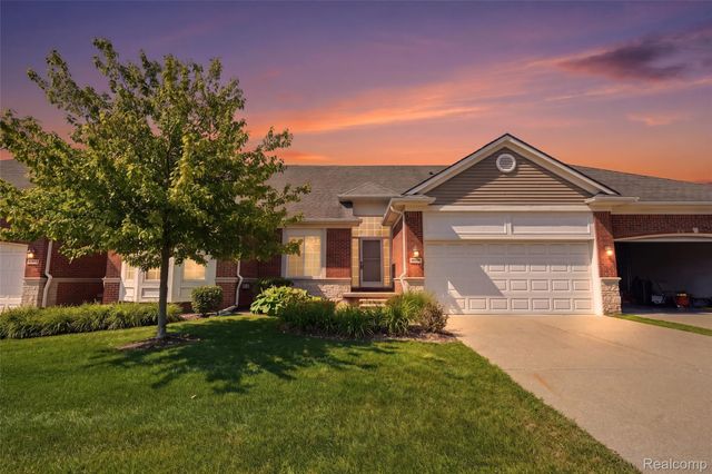 49329 Village Pointe Drive, Shelby Charter Township, MI 48315