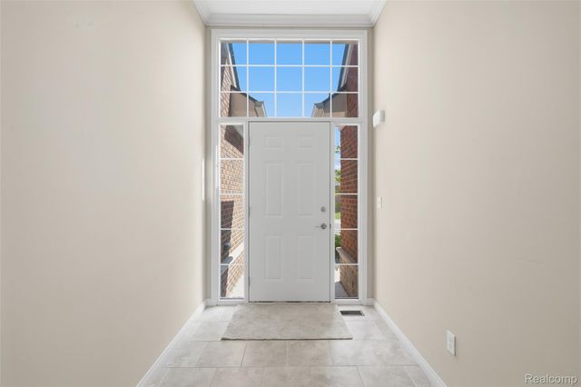 49329 Village Pointe Drive, Shelby Charter Township, MI 48315