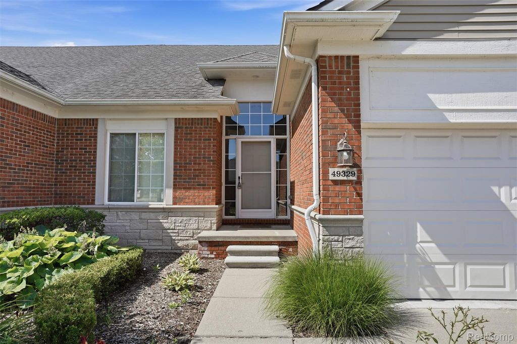 49329 Village Pointe Drive, Shelby Charter Township, MI 48315