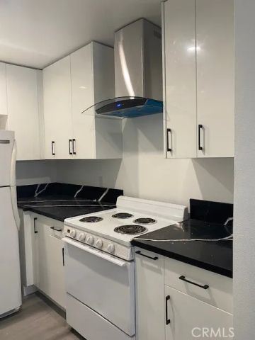 5460 White Oak Avenue E123, Encino, CA 91316