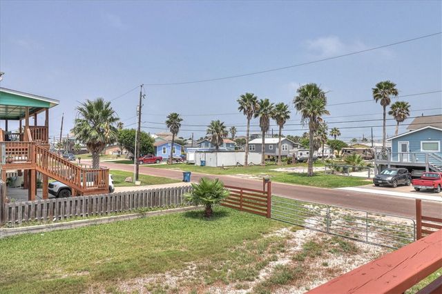 132 S Gulf St, Port Aransas, TX 78373