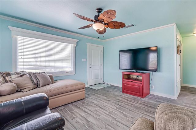 132 S Gulf St, Port Aransas, TX 78373