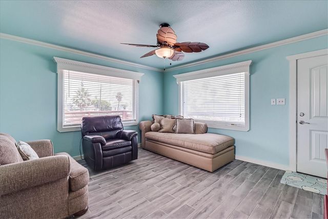 132 S Gulf St, Port Aransas, TX 78373