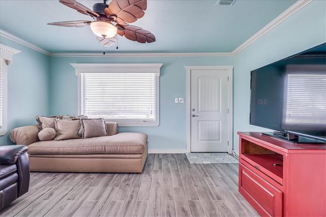 132 S Gulf St, Port Aransas, TX 78373