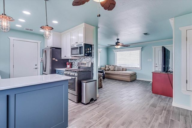 132 S Gulf St, Port Aransas, TX 78373