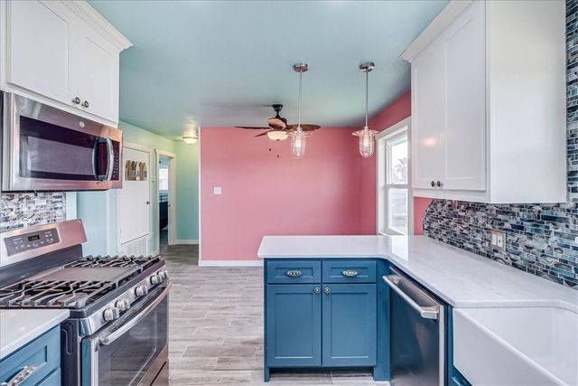 132 S Gulf St, Port Aransas, TX 78373