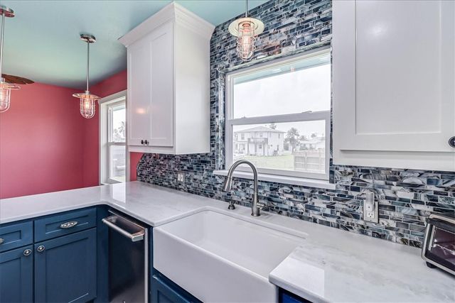 132 S Gulf St, Port Aransas, TX 78373