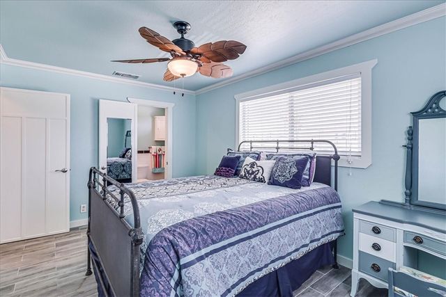 132 S Gulf St, Port Aransas, TX 78373