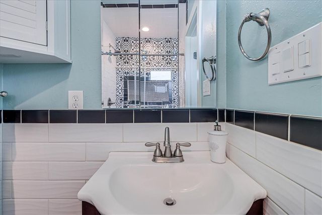 132 S Gulf St, Port Aransas, TX 78373