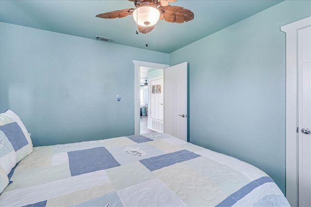 132 S Gulf St, Port Aransas, TX 78373