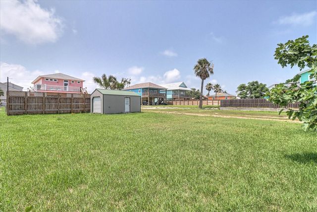 132 S Gulf St, Port Aransas, TX 78373
