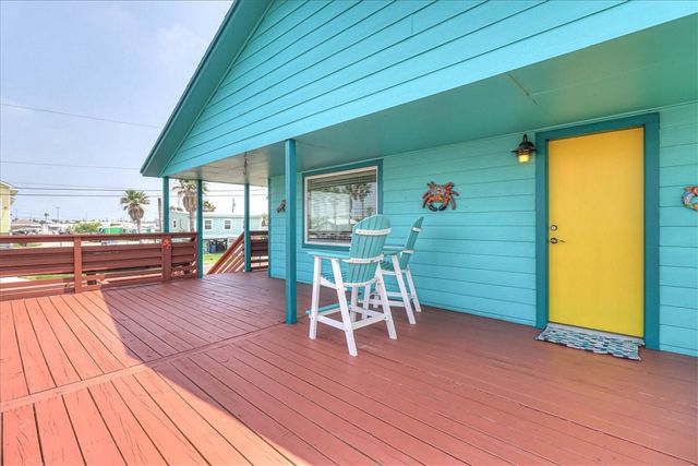132 S Gulf St, Port Aransas, TX 78373