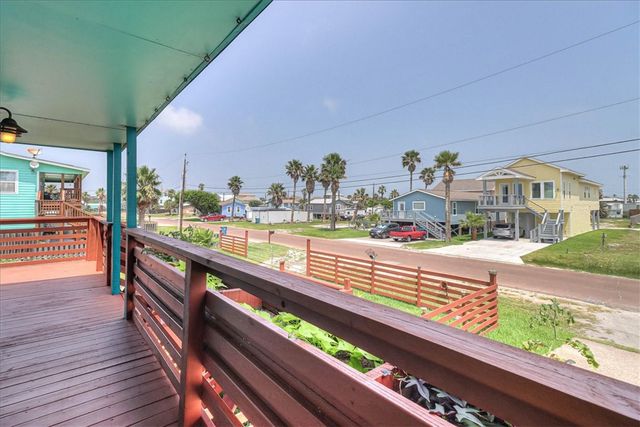 132 S Gulf St, Port Aransas, TX 78373