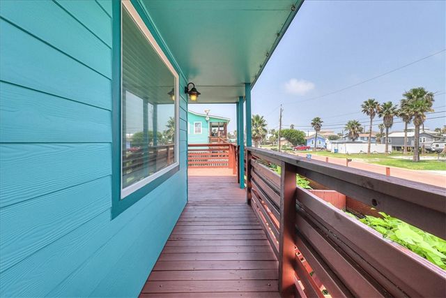 132 S Gulf St, Port Aransas, TX 78373
