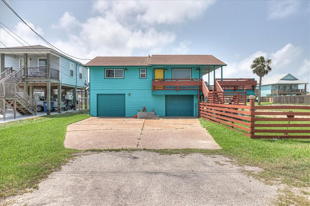 132 S Gulf St, Port Aransas, TX 78373