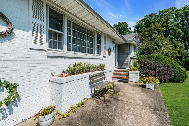 4 Dickinson Avenue, Toms River, NJ 08753