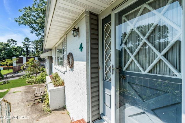 4 Dickinson Avenue, Toms River, NJ 08753