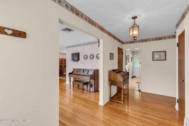 4 Dickinson Avenue, Toms River, NJ 08753