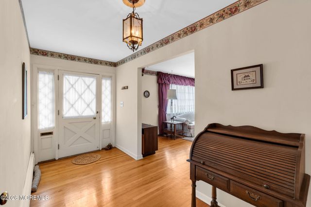 4 Dickinson Avenue, Toms River, NJ 08753