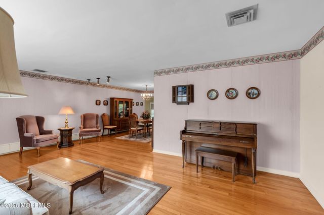 4 Dickinson Avenue, Toms River, NJ 08753