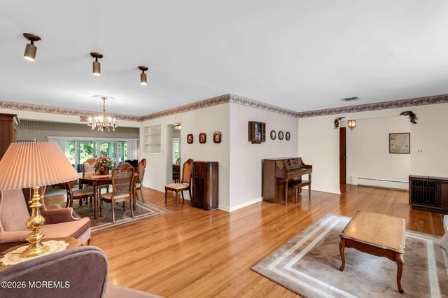 4 Dickinson Avenue, Toms River, NJ 08753