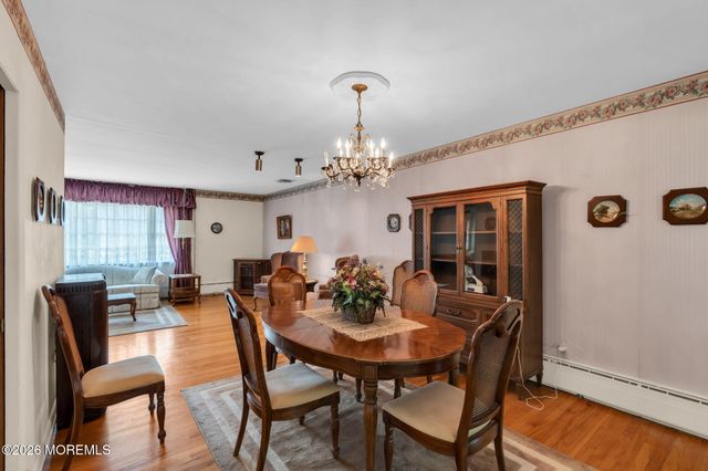 4 Dickinson Avenue, Toms River, NJ 08753