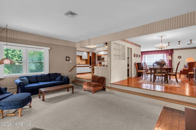 4 Dickinson Avenue, Toms River, NJ 08753