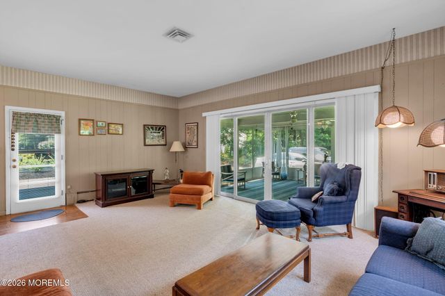 4 Dickinson Avenue, Toms River, NJ 08753