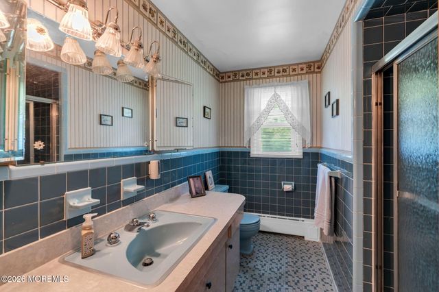 4 Dickinson Avenue, Toms River, NJ 08753
