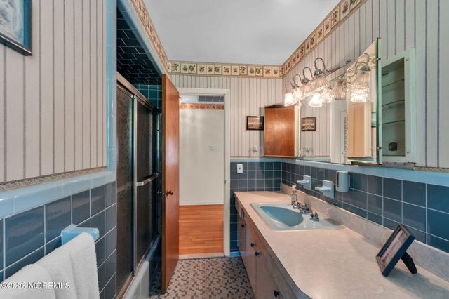 4 Dickinson Avenue, Toms River, NJ 08753