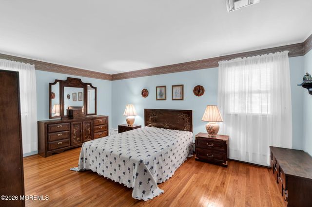 4 Dickinson Avenue, Toms River, NJ 08753