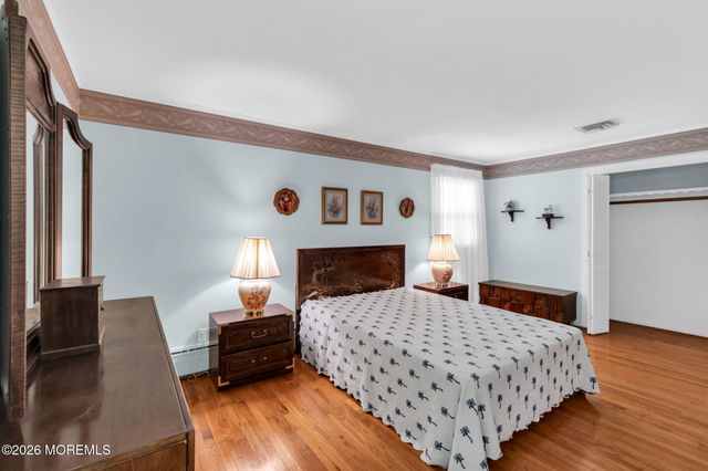4 Dickinson Avenue, Toms River, NJ 08753
