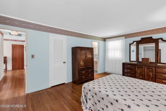 4 Dickinson Avenue, Toms River, NJ 08753