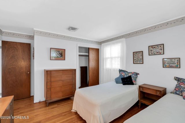 4 Dickinson Avenue, Toms River, NJ 08753