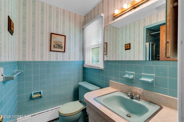 4 Dickinson Avenue, Toms River, NJ 08753