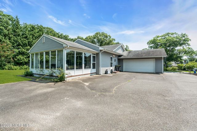 4 Dickinson Avenue, Toms River, NJ 08753