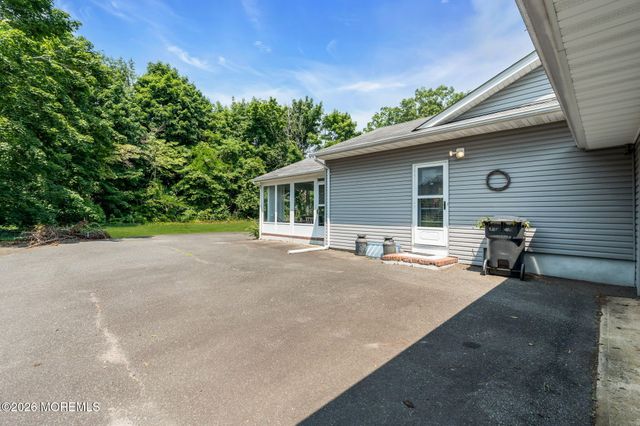 4 Dickinson Avenue, Toms River, NJ 08753