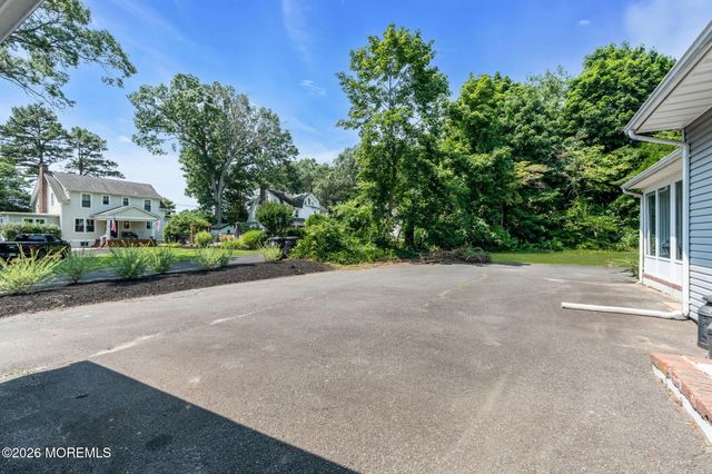 4 Dickinson Avenue, Toms River, NJ 08753