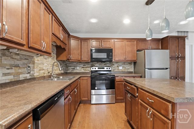 375 Pine Needle Drive, Ellabell, GA 31308