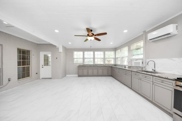 6803 Chapelfield Lane, Houston, TX 77049