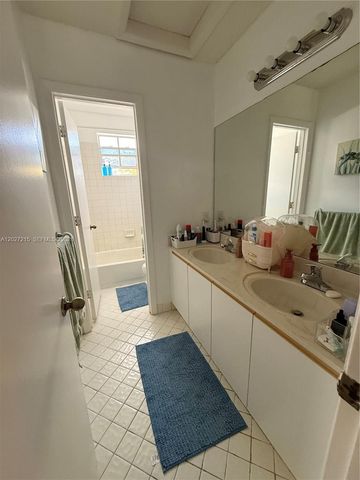 300 Cameron Dr, Weston, FL 33326